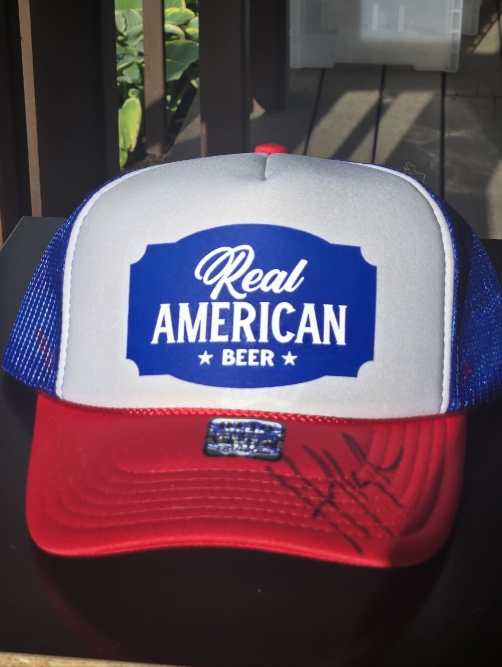 Real American Beer Trucker Hat - Signed By HULK HOGAN - Picture 4 of 4